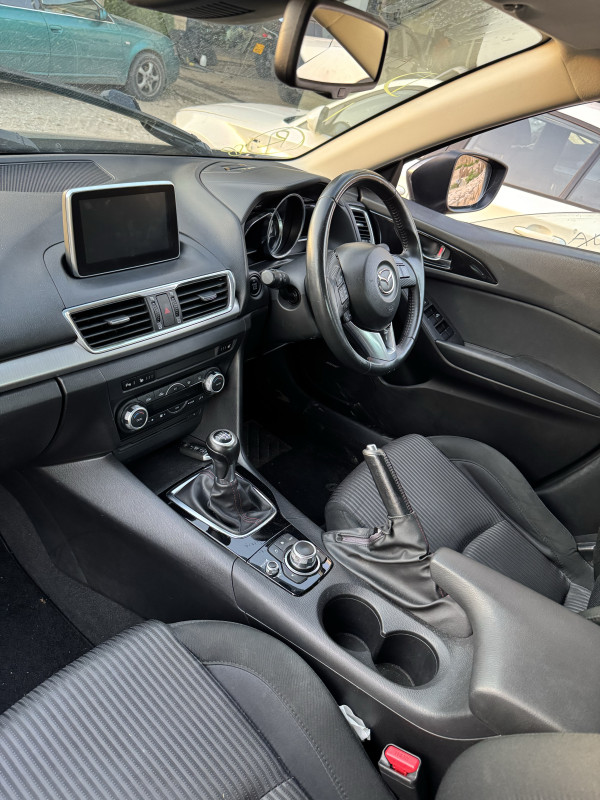 Mazda 3 2,2 2015 dijelovi 2.2 skyactiv extra stanje