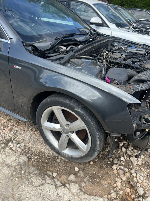 Desni blatobran audi a4 b8 b8.5 facelift 2014 s line kao nov