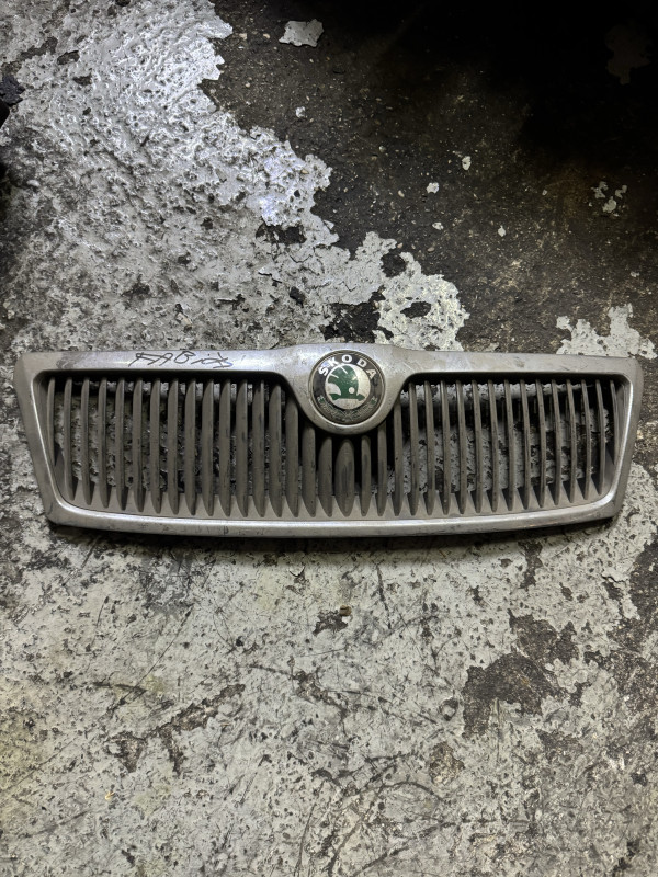Prednja maska skoda fabia 2004
