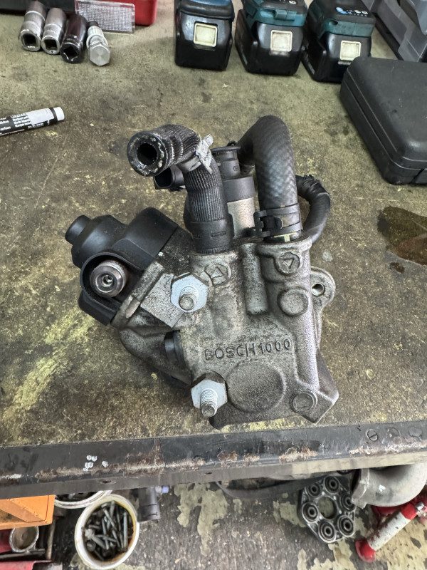 Pumpa goriva cr bospumpa passat b7 golf 6 7 2.0 cff 03L130755L