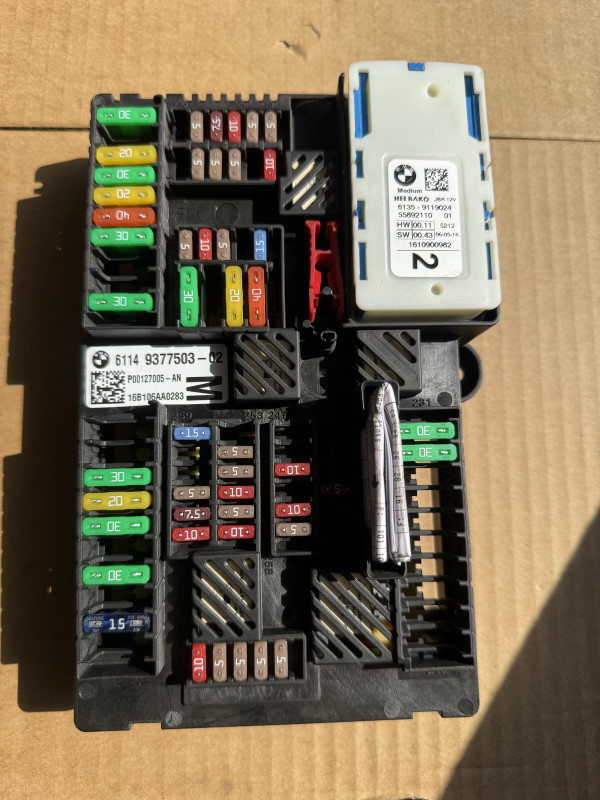 Kutija osiguraca elektronika bmw g11 g12 g30 9377503