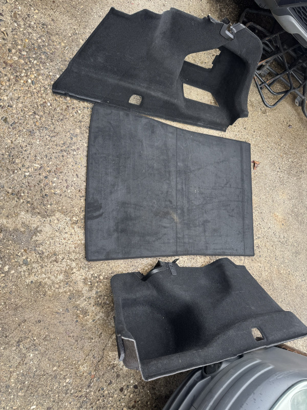 Plastika gepeka zastita futra bmw g11 g12 unutrasnjost