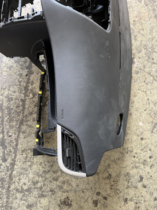 Instrument tabla peugeot pezo 207 2009 bez ostecenja