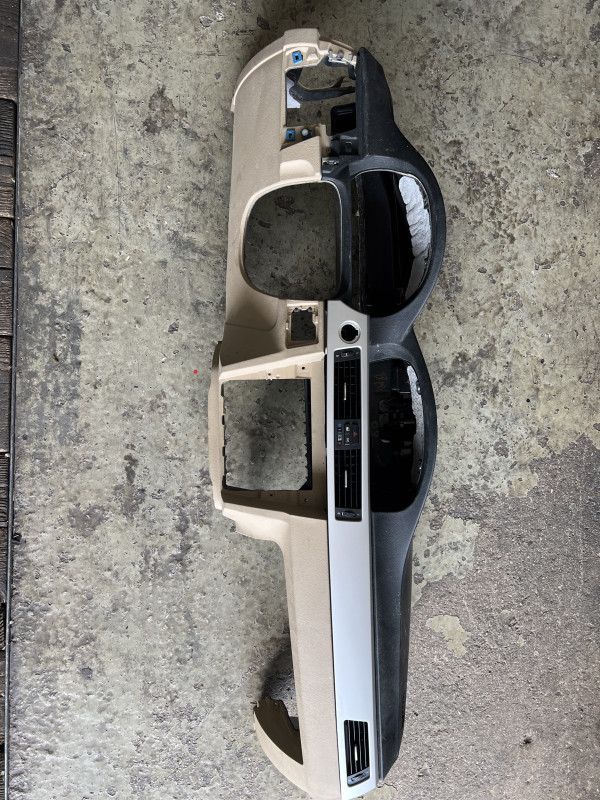 Instrument tabla Bmw e90 e91 sa navigacijom