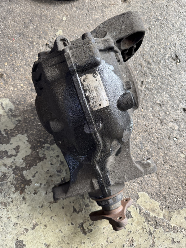 Zadnji diferencijal bmw f10 automatik 7584450 2.93