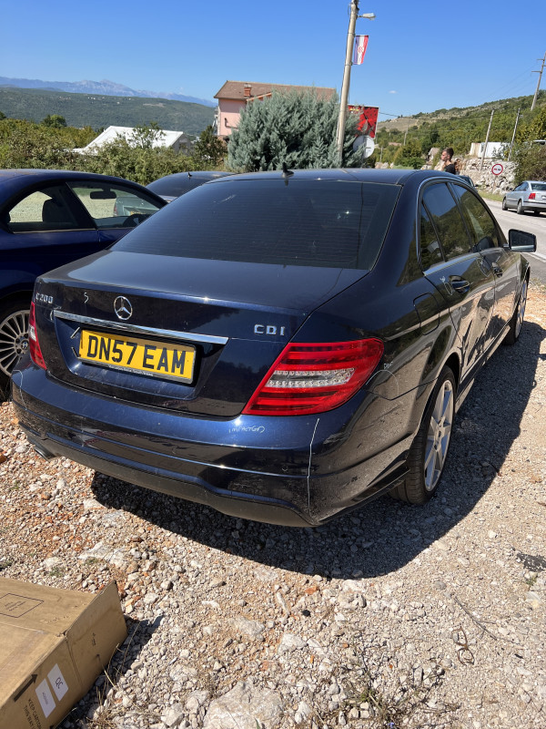 Mercedes w204 cdi 2.2 dijelovi amg xenon limuzina 2013