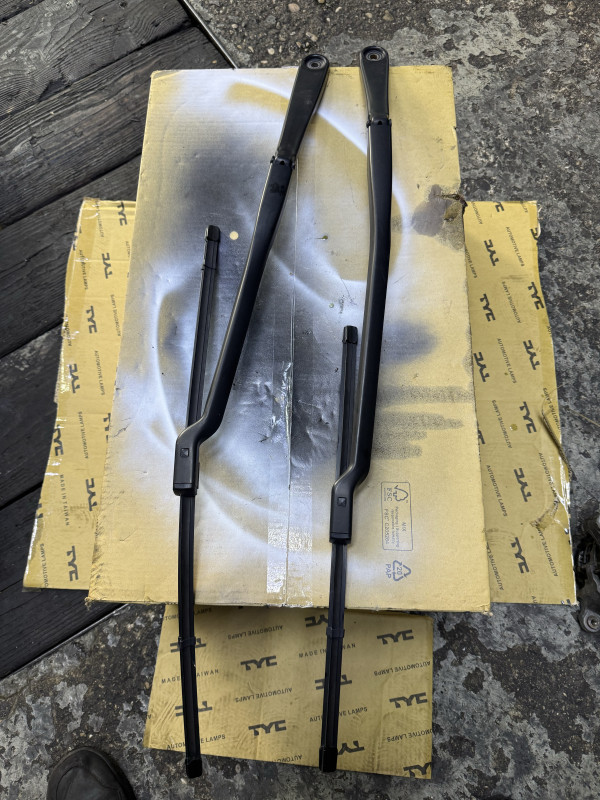 Prednji brisac brisaci nosaci bmw 7 g11 g12 2019