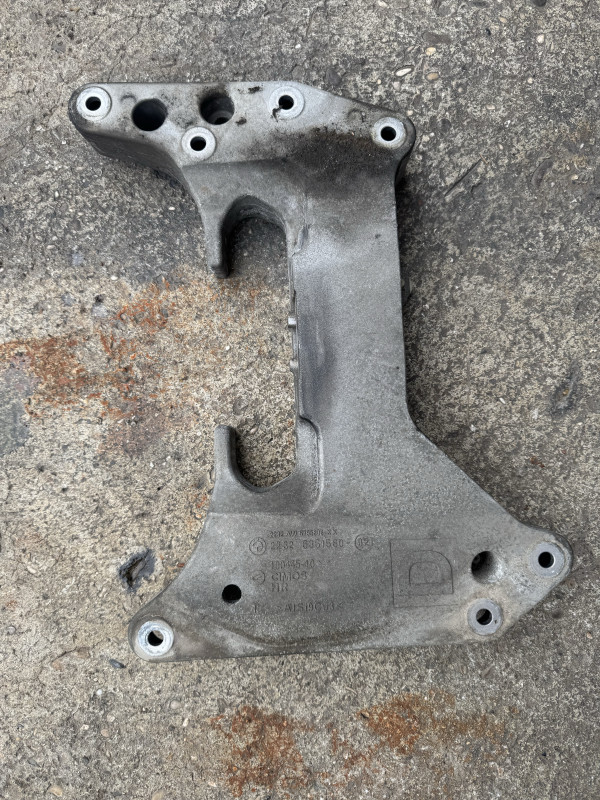 Nosac mjenjaca bmw 7 g11 g12 6861580