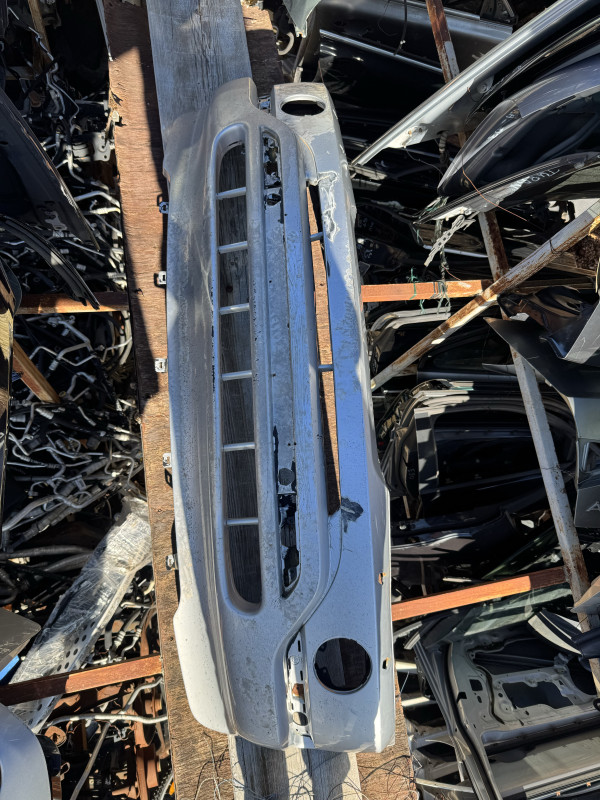 Prednji branik bmw x5 e53 2003