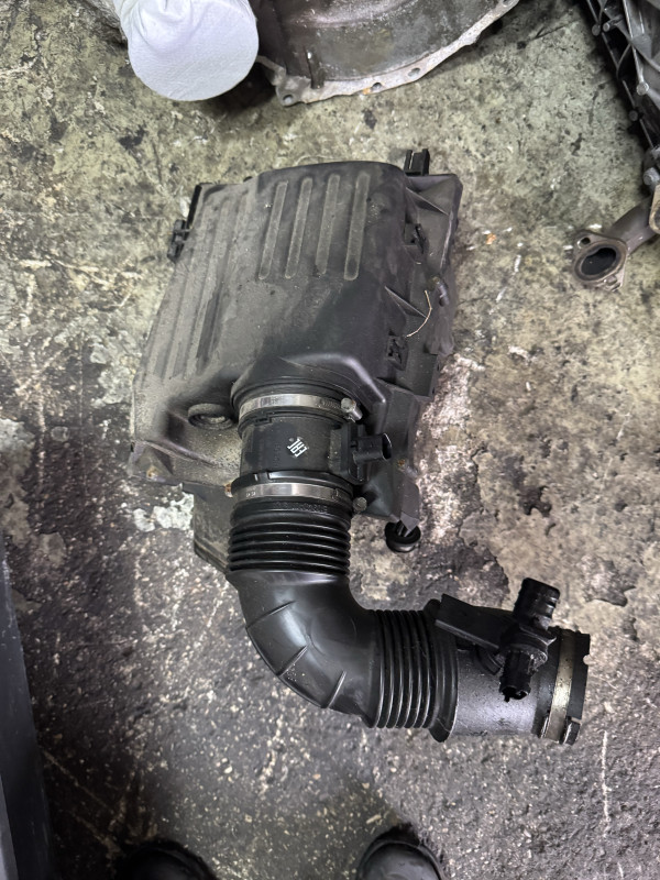 Kuciste filtera zraka opel insignia 2.0 cdti maf senzor 2012