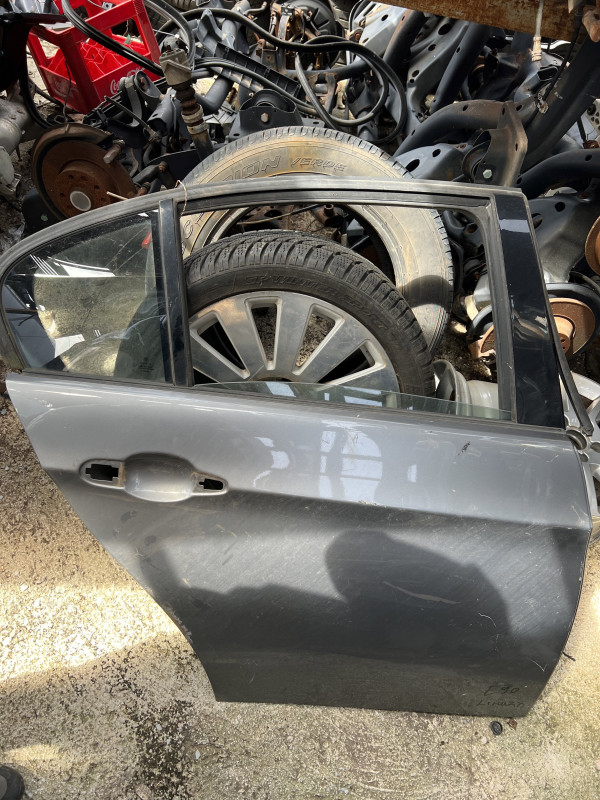 Zadnja vrata bmw e90 limuzina lijeva desna
