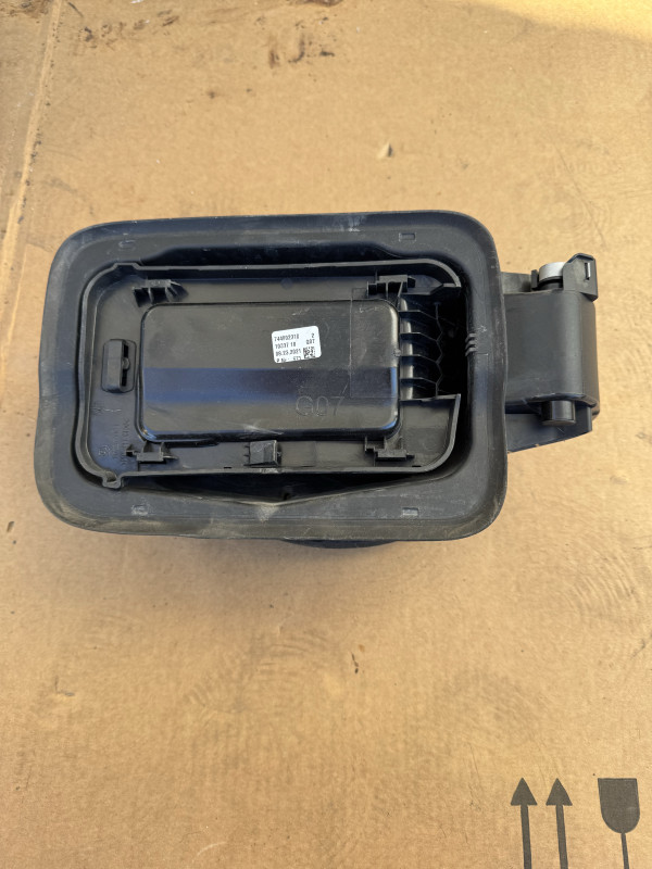 Poklopac rezervara bmw x7 g07 7440020