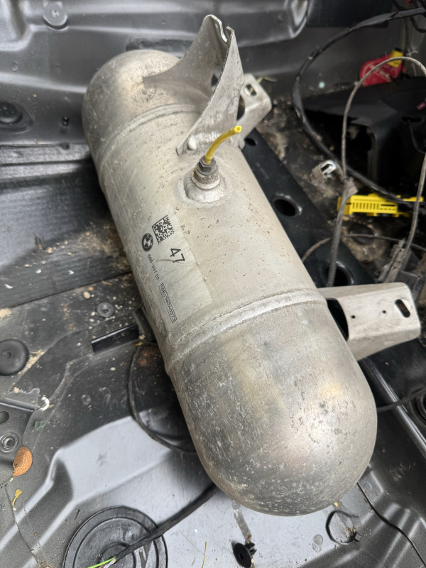 Posuda zraka zracni ovjes bmw 7 g11 g12 6861937