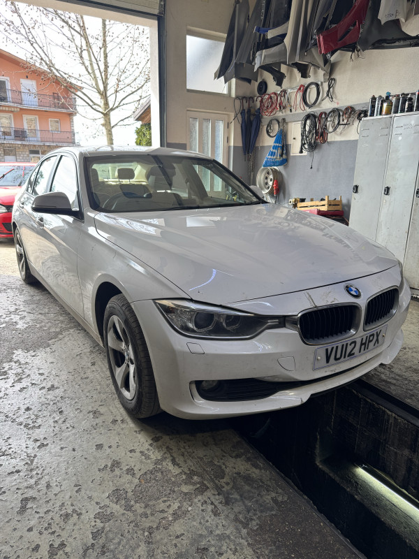 Bmw f30 dijelovi 2014 320d n47 bixenon dynamic