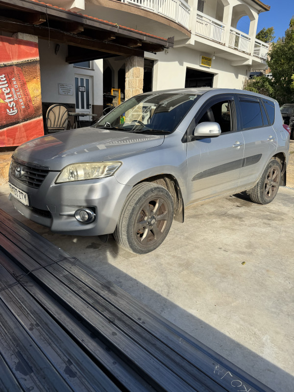 Toyota rav4 2,2 d4d 2011 facelift dijelovi djelovi