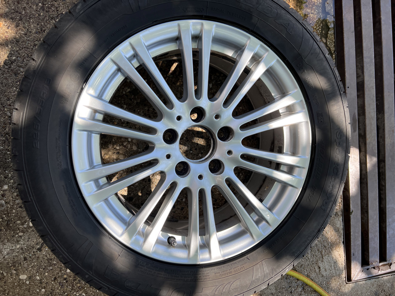 Felge i gume mercedes w212 5x112 16 gume kao novo