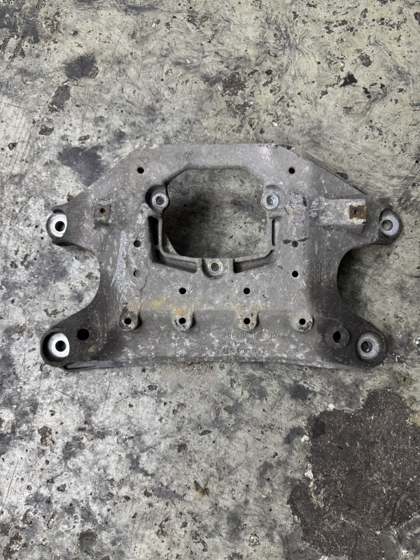 Nosac mjenjaca audi a4 b8 b8.5 2013 1.8 tfsi