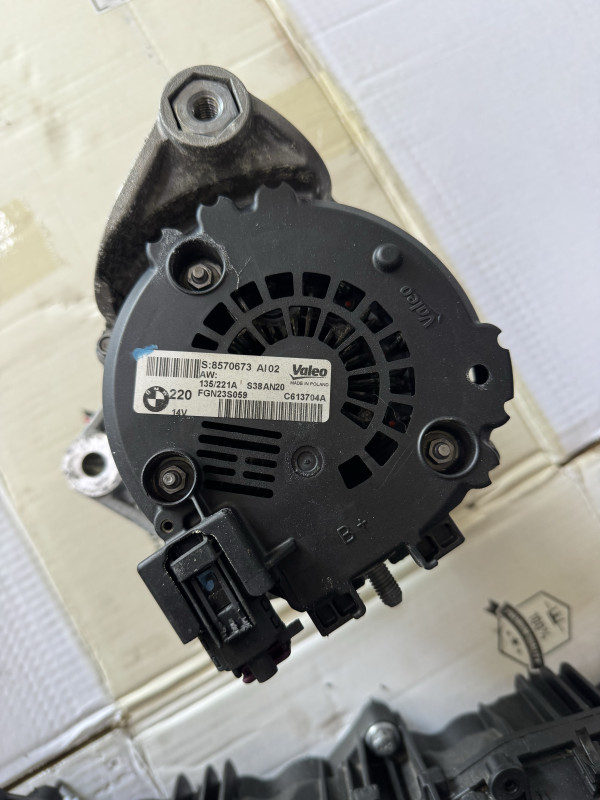 Alternator bmw 220a n57n 8570673 f10 f13 f06 f15 f25