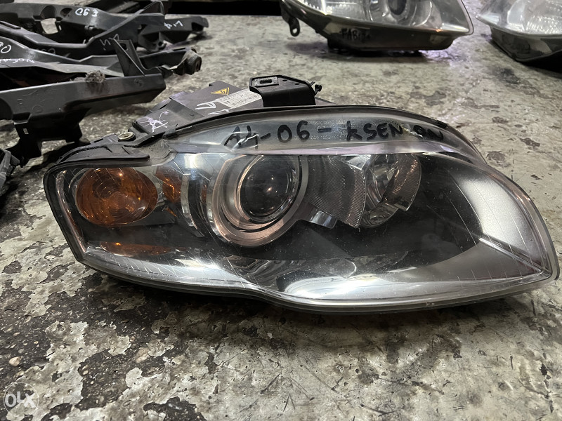 Farovi audi a4 2006 xenon kao novi