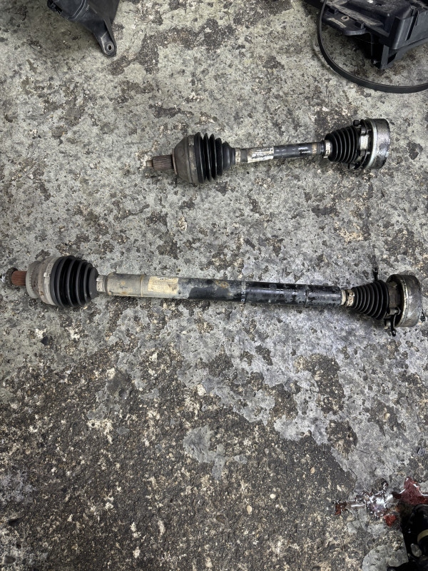 Polosovina desna polo 6r 1.2 tdi 6r0 407 762 a poluosovina