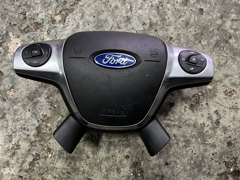 Airbag jastuk volana sa komandama ford focus 2012