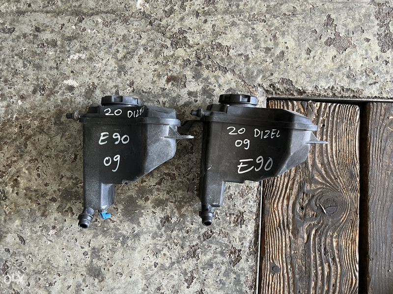 Posuda vode motora bmw e90 e91 e92 e93