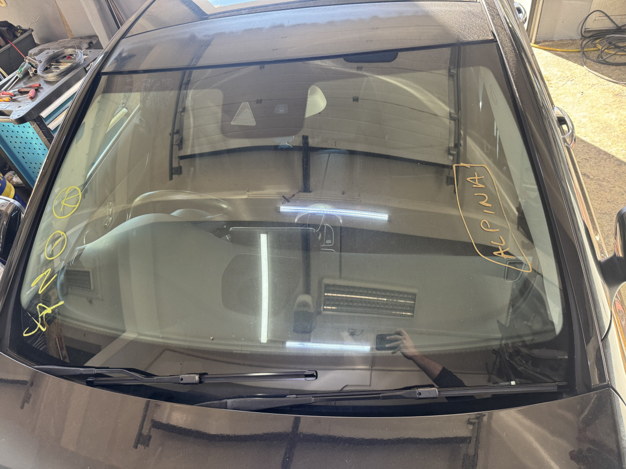 Prednja sajba mercedes w205 c klasa senzor kamera laminirana