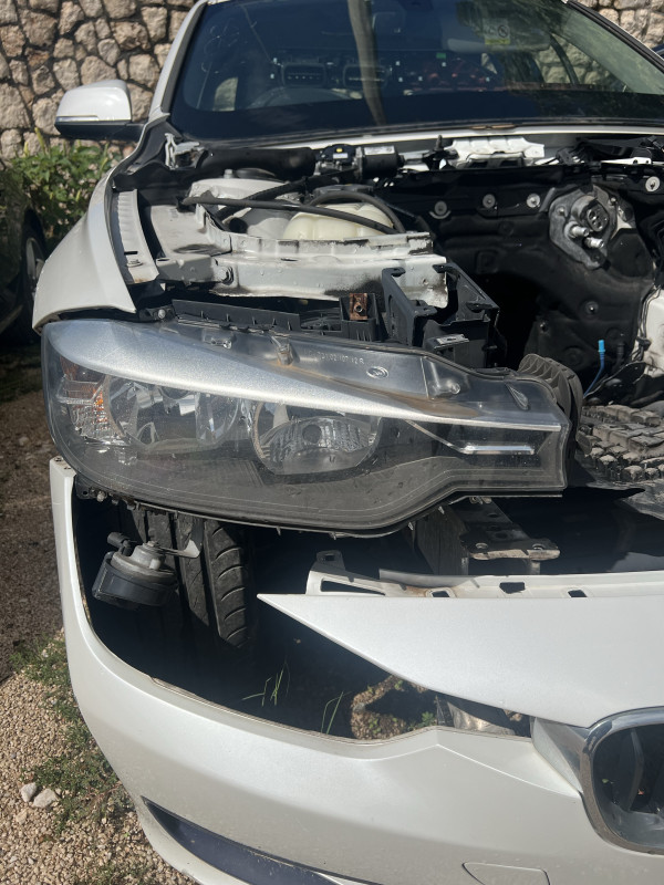 Far farovi bmw f30 lijevi desni obicni halogeni