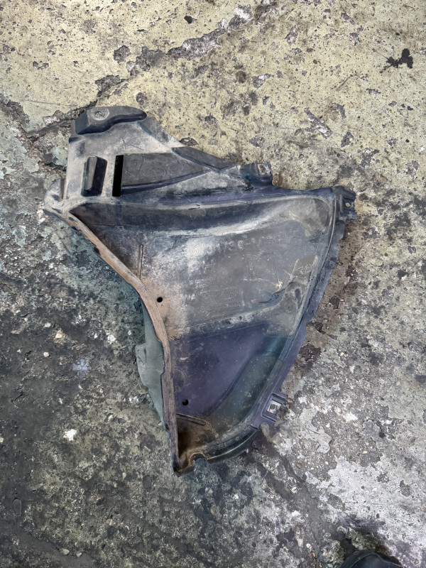 Obloga tocka zastita bmw 5 g30 g31 g38 m paket desna 8082212