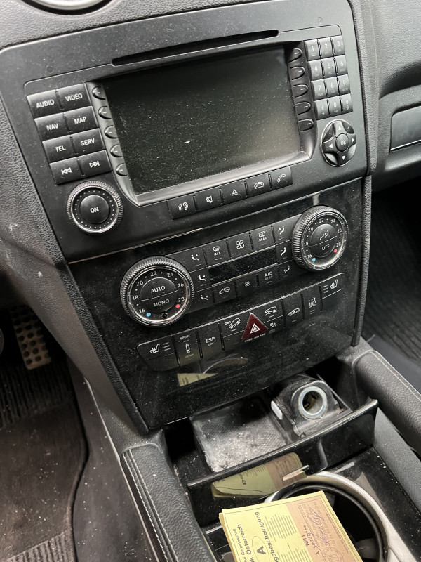 Mercedes Ml 320 2007 god dijelovi zracni ovjes djelovi