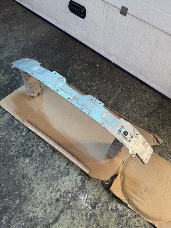 Prednja greda branika bmw x3 x4 g01 g02 alu 168083