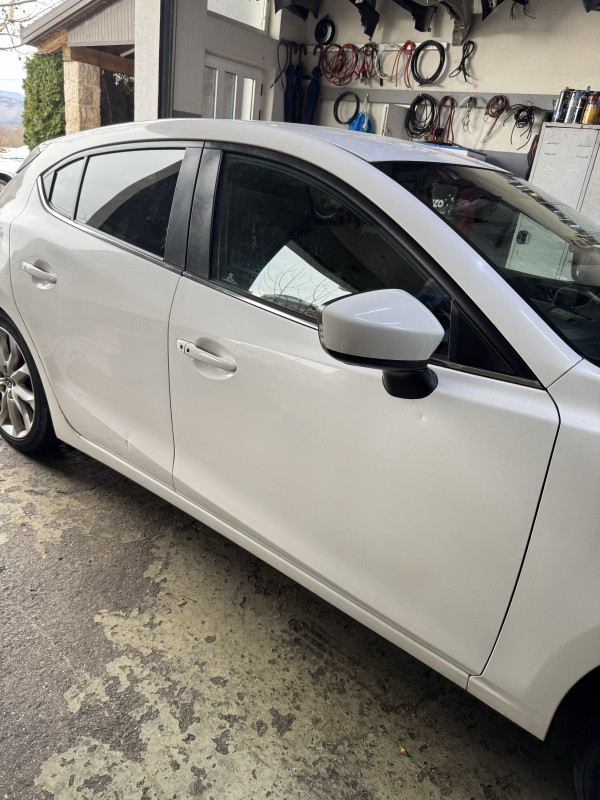 Vrata mazda 3 prednja zadnja lijeva desna bijela sport hatchback