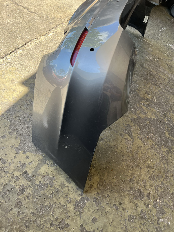 Zadnji branik bmw f10 facelift 2016 2 rore izduv v8