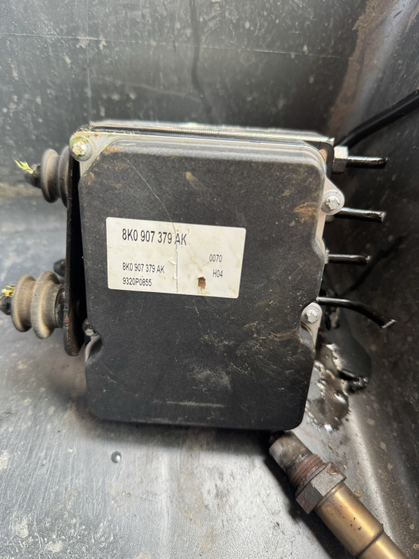 Abs modul pumpa audi a4 a5 b8 2010 8k0907379ak