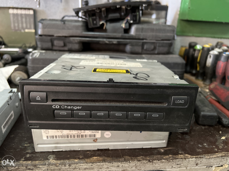 Cd changer audi a8 2005 vise komada