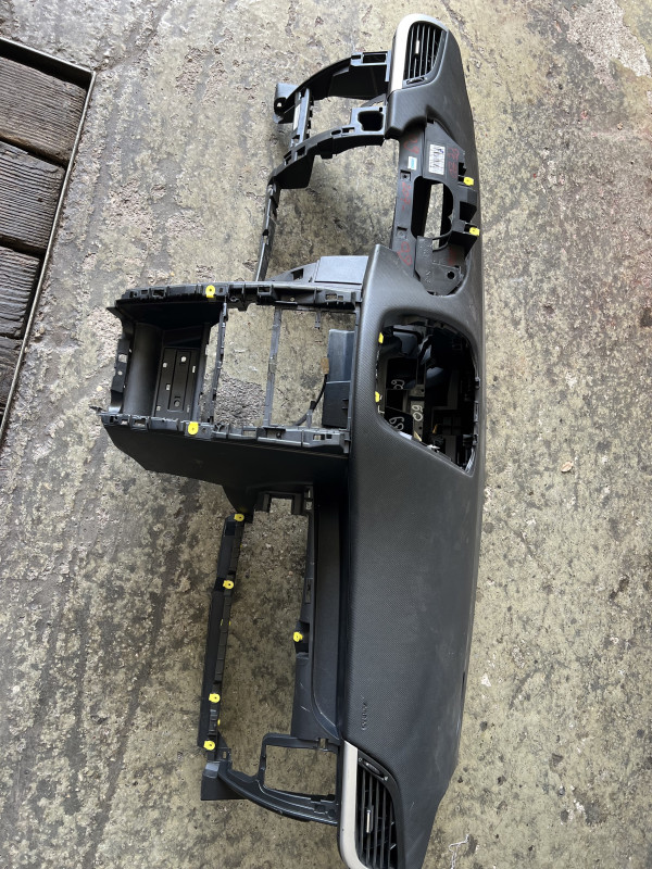 Instrument tabla peugeot pezo 207 2009 bez ostecenja