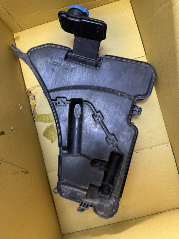 Posuda vode brisaca bmw 7 g11 g12 7377035