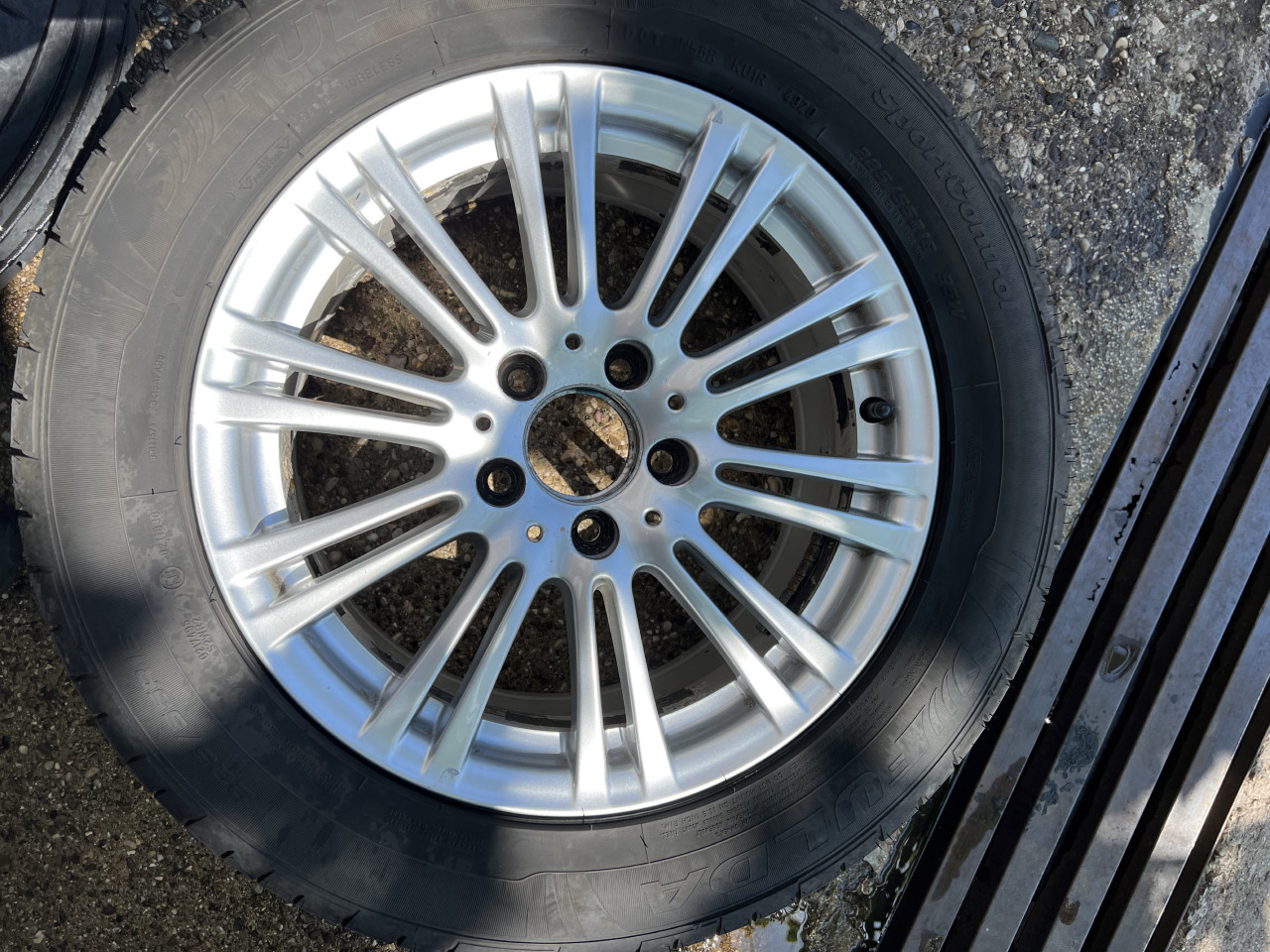 Felge i gume mercedes w212 5x112 16 gume kao novo