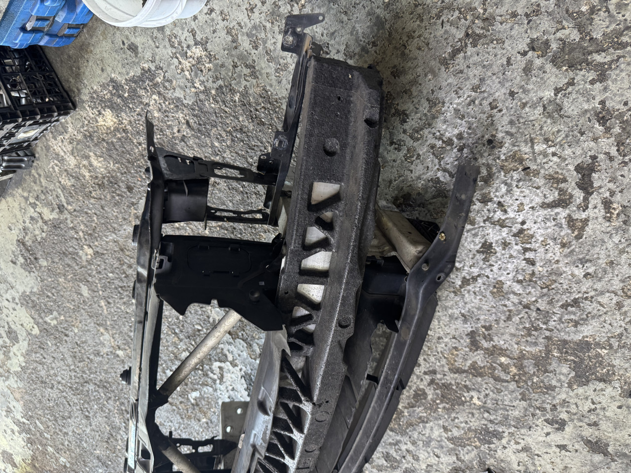 Prsa vezni lim bmw f30 f31 komplet greda