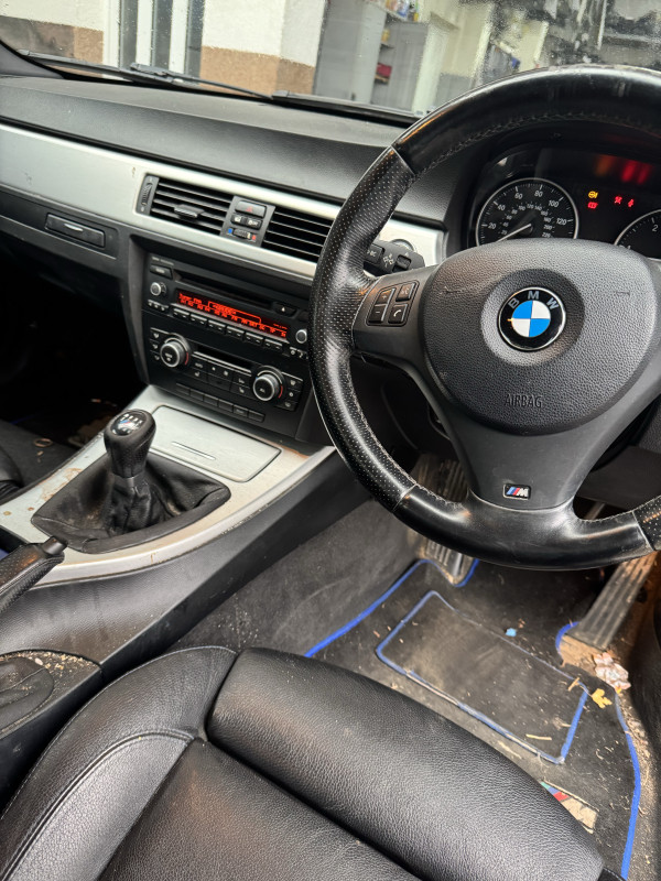 Bmw e90 m paket dijelovi djelovi 2011 320d n47 edition