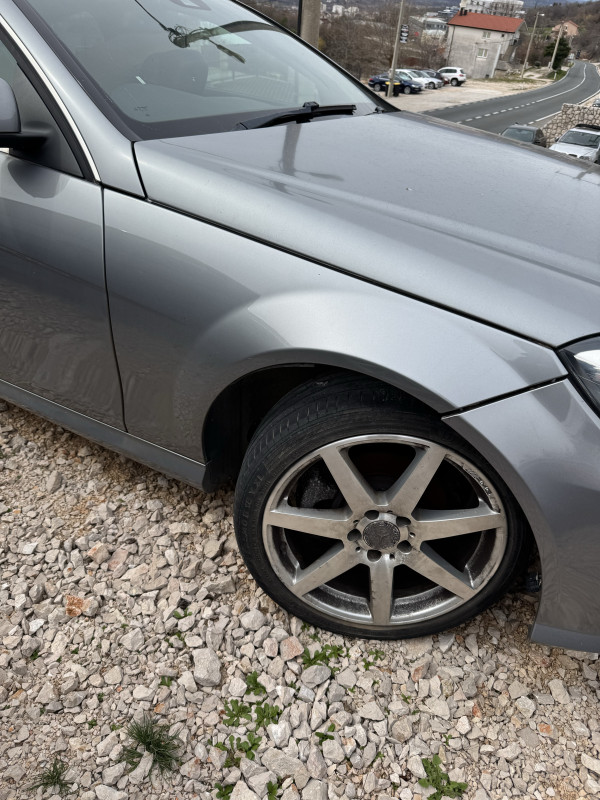 Blatobran lijevi desni mercedes w204 facelift sivi