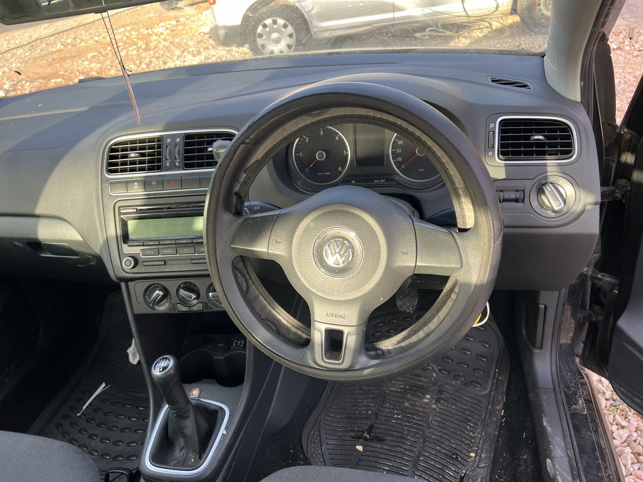 Vw polo 6r dijelovi djelovi 2011 1.6 tdi za dijelove crni