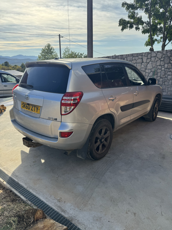 Toyota rav4 2,2 d4d 2011 facelift dijelovi djelovi