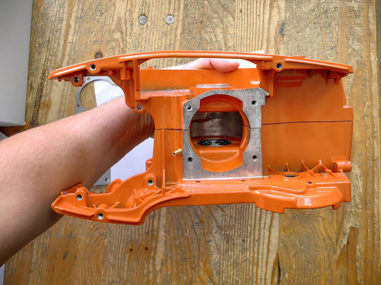 KUCISTE MOTORA HUSQVARNA 365 362 371 372 375