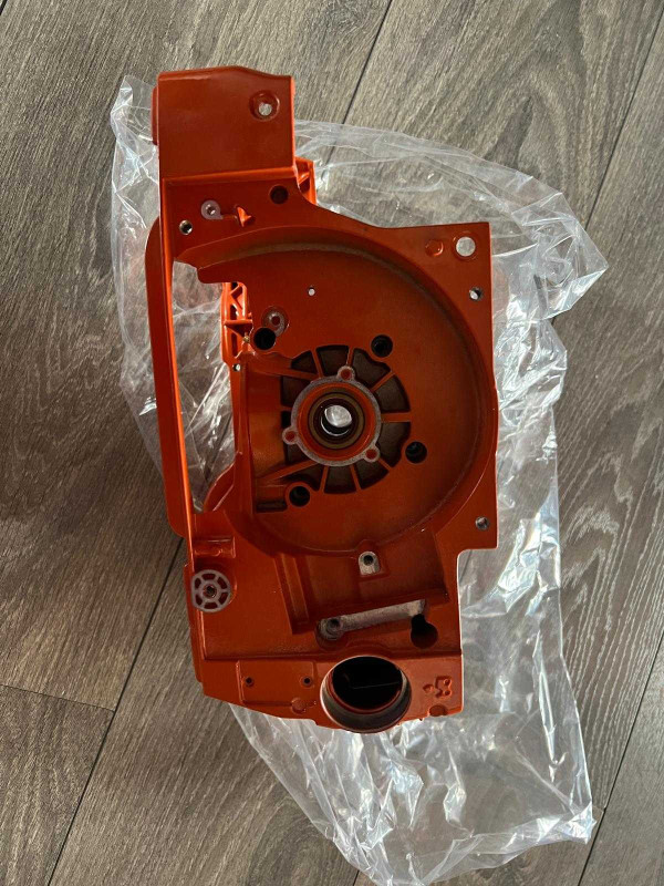 KUCISTE MOTORA HUSQVARNA 365 362 371 372 375