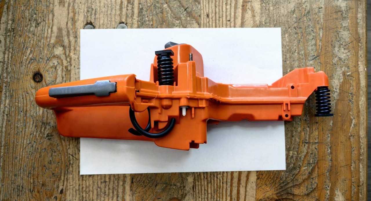 REZERVOAR GORIVA HUSQVARNA  340 345 350 SA RUKOHVATOM