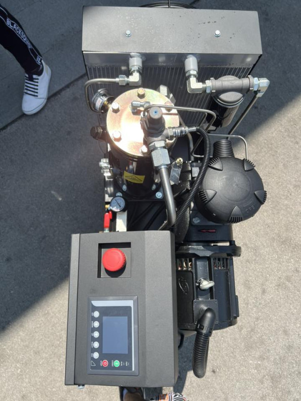 TEH vijčani bešumni kompresor zraka 120L boca 7.5kW motor