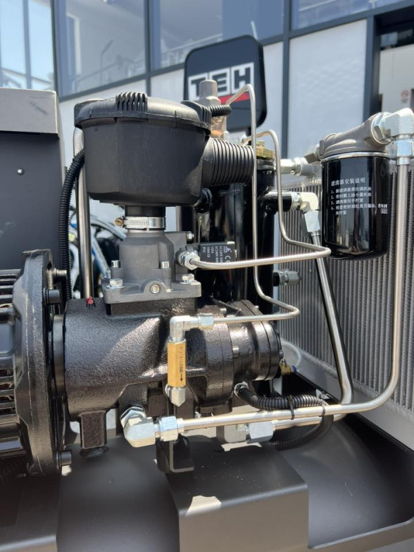 TEH vijčani bešumni kompresor zraka 120L boca 7.5kW motor