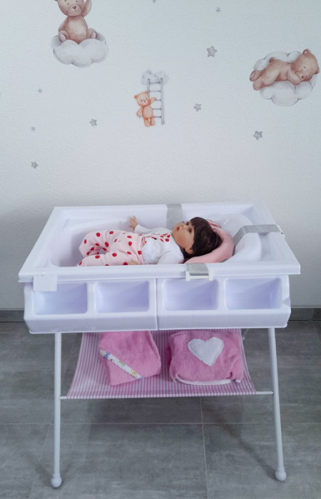 Stalak sa kadom i podlogom za presvlačenje