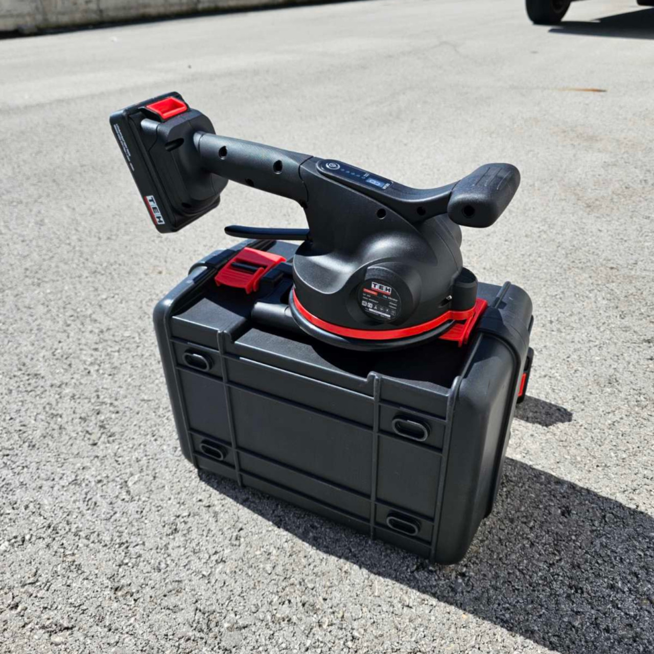 TEH vibracioni nivelator za keramiku